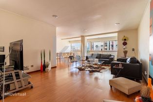 Apartamento T5 convertido em T4, mobilado, com 168 m2 de área bruta na - Grande imagem: 2/34