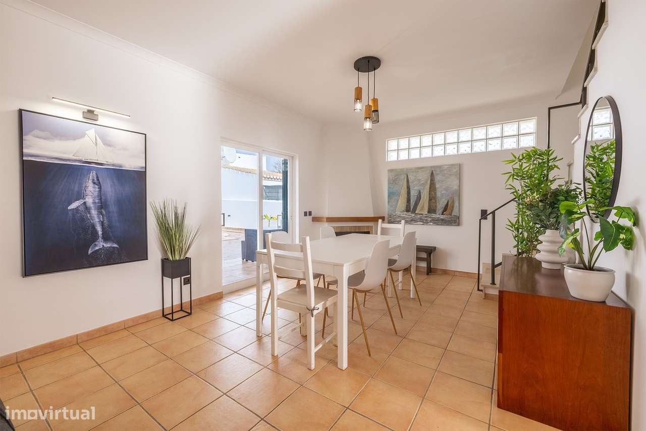 CHARMOSA MORADIA T3 COM GARAGEM E PISCINA, MONTINHOS DA LUZ - Grande imagem: 4/28