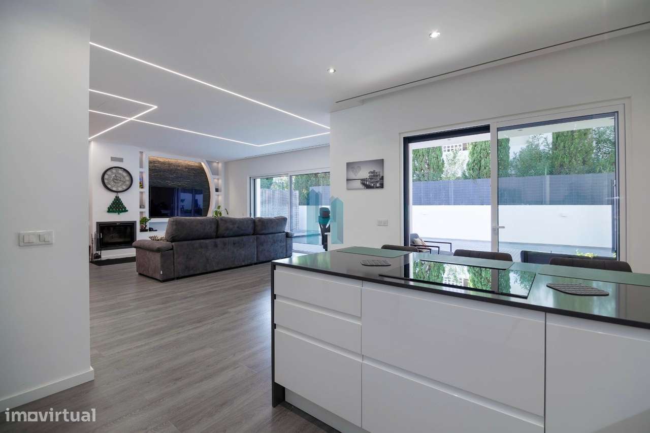 Moradia de Luxo, V4 - Barranco do Rodrigo - Grande imagem: 4/21