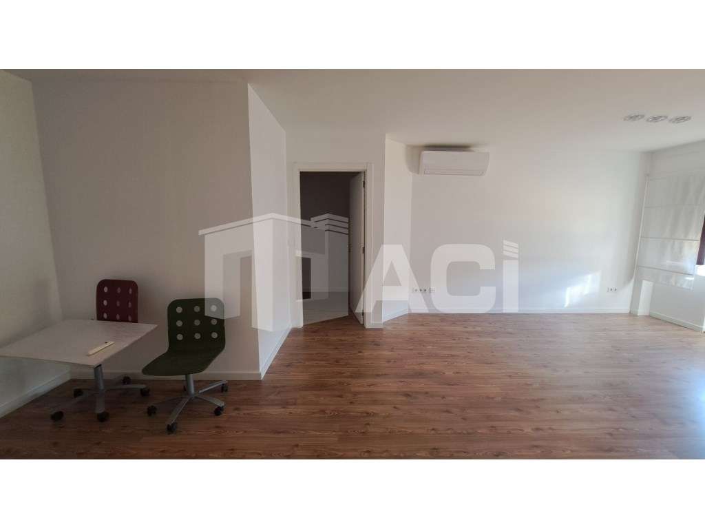 Apartamento T3 -junto à Av. Marquês de Pombal - Grande imagem: 5/27
