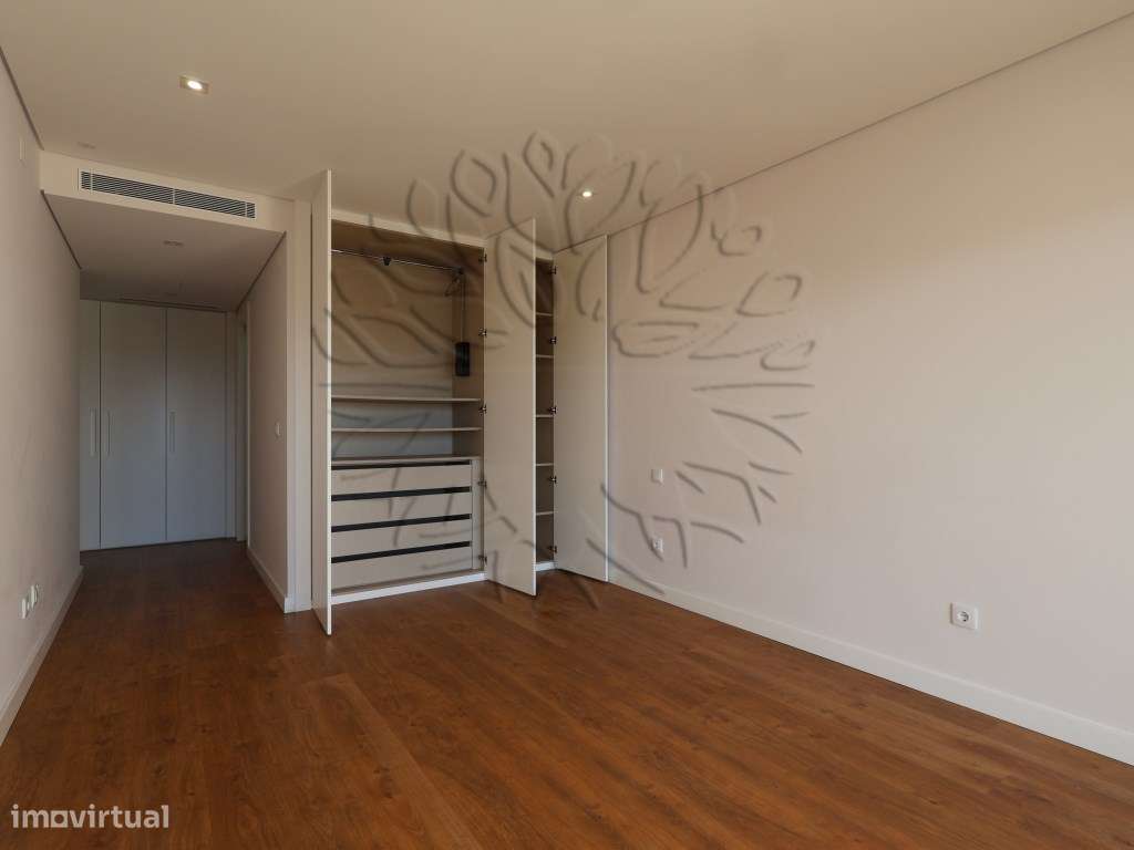 Apartamento T3 usado como novo em Vale Salgueiro, Montijo. Com 196 ...-58