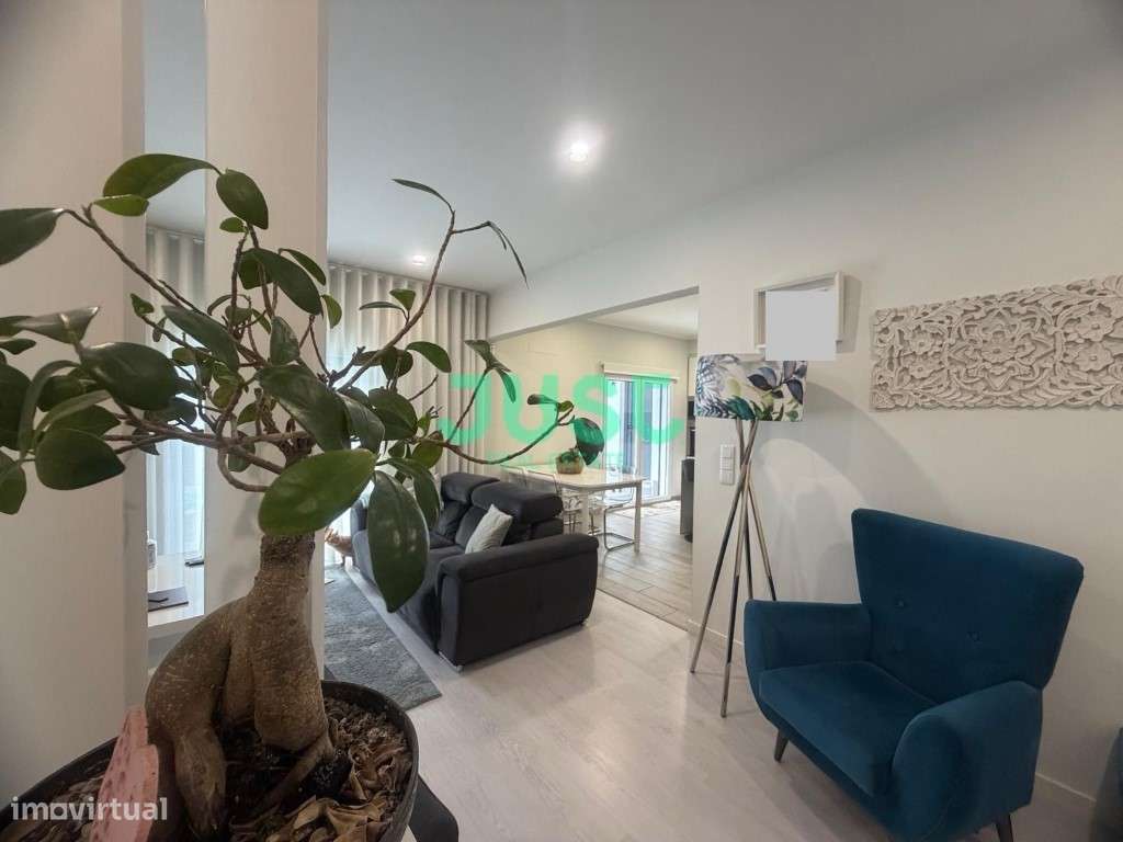 Moradia isolada, T3, seminova com garagem e piscina na Quinta do Conde-21