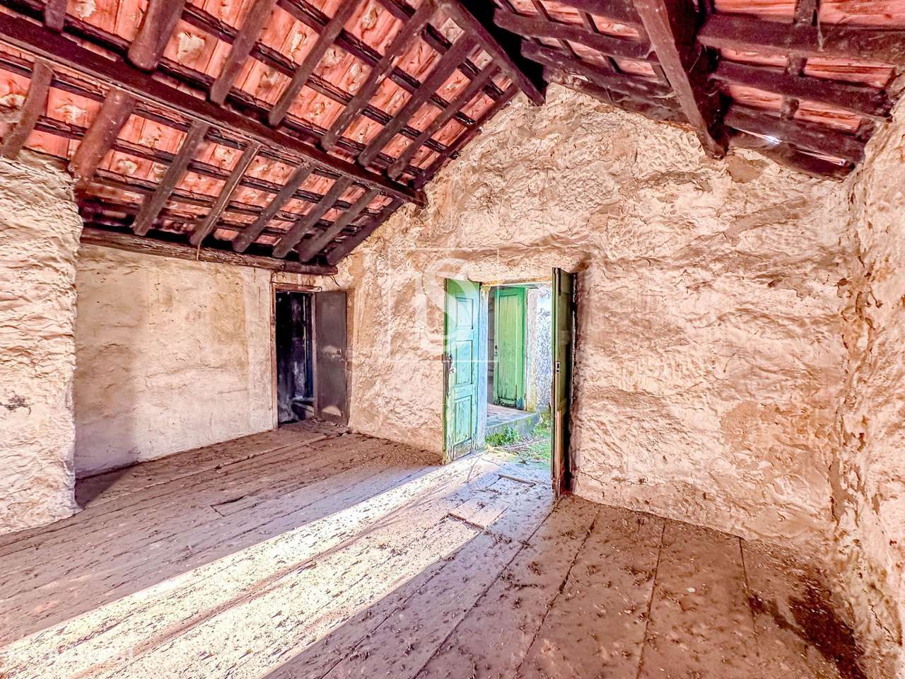 Moradia T2 para Restauro | Paredes de Viadores - Grande imagem: 5/33