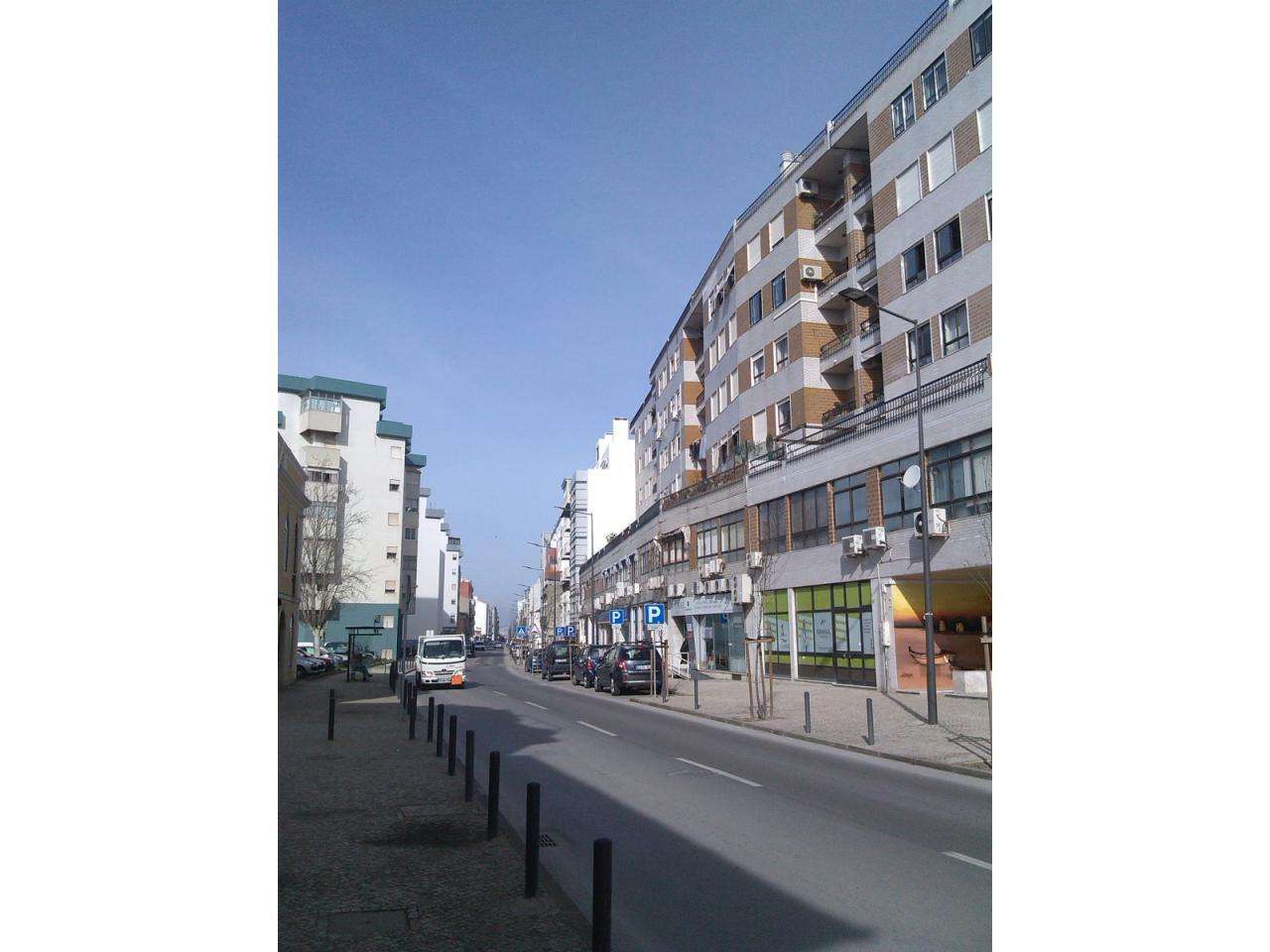 Garagem/box para venda no Barreiro-7