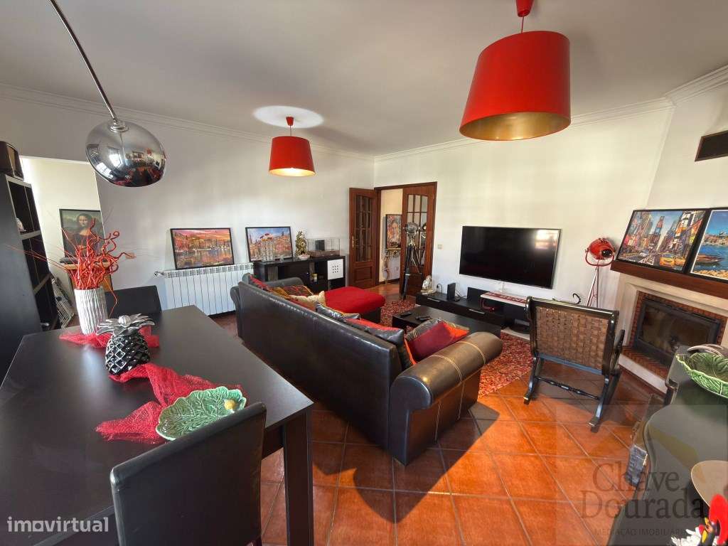 Apartamento T1+2 com garagem, em Santa Clara-11