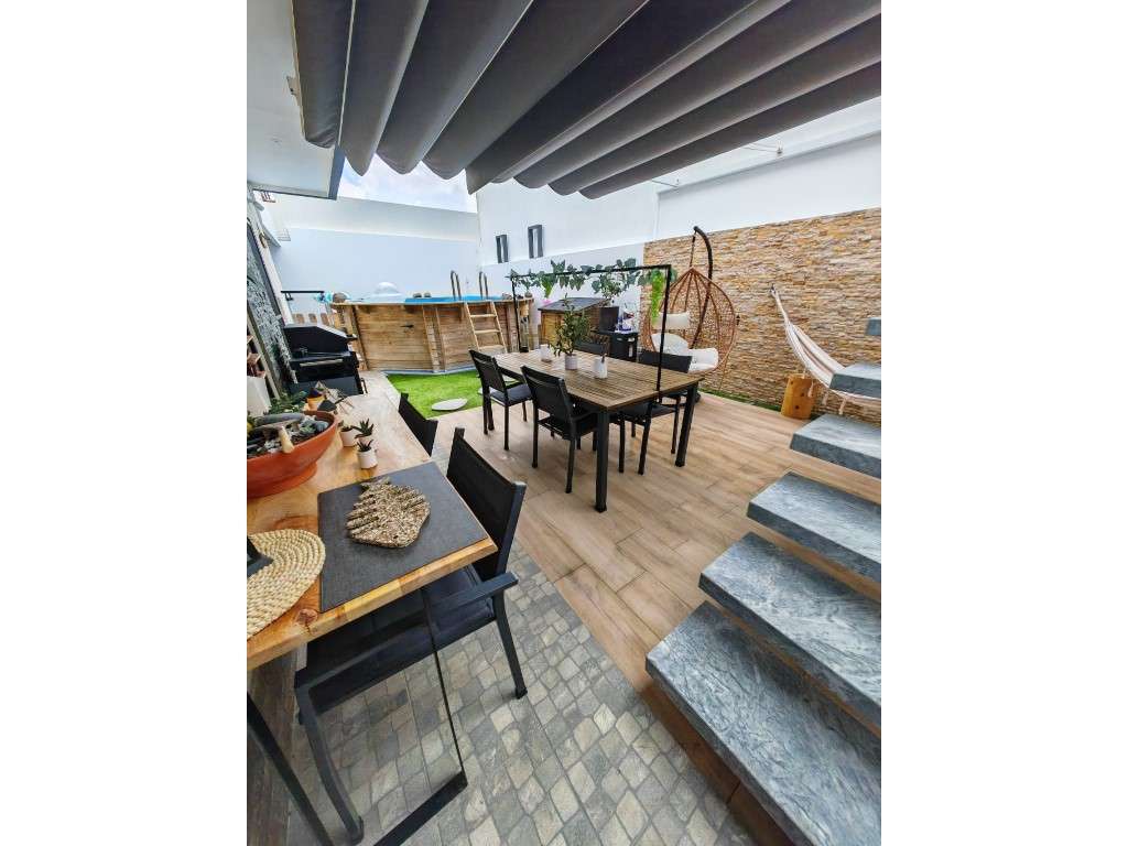 Moradia isolada T3+2, com garagem, jardim e piscina.-18