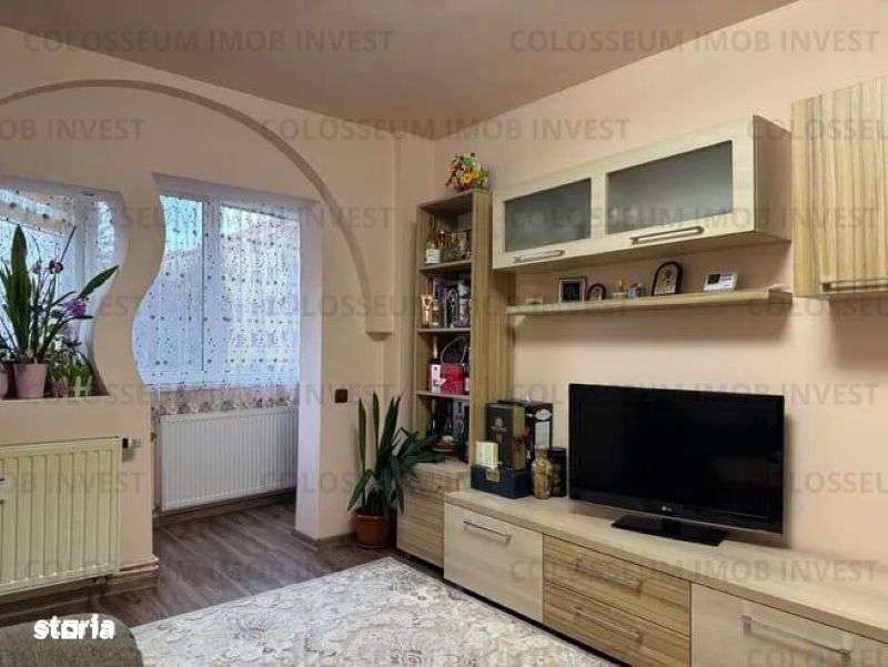 Apartament cu 3 camere,decomandat - zona Codrul Cosminului-1