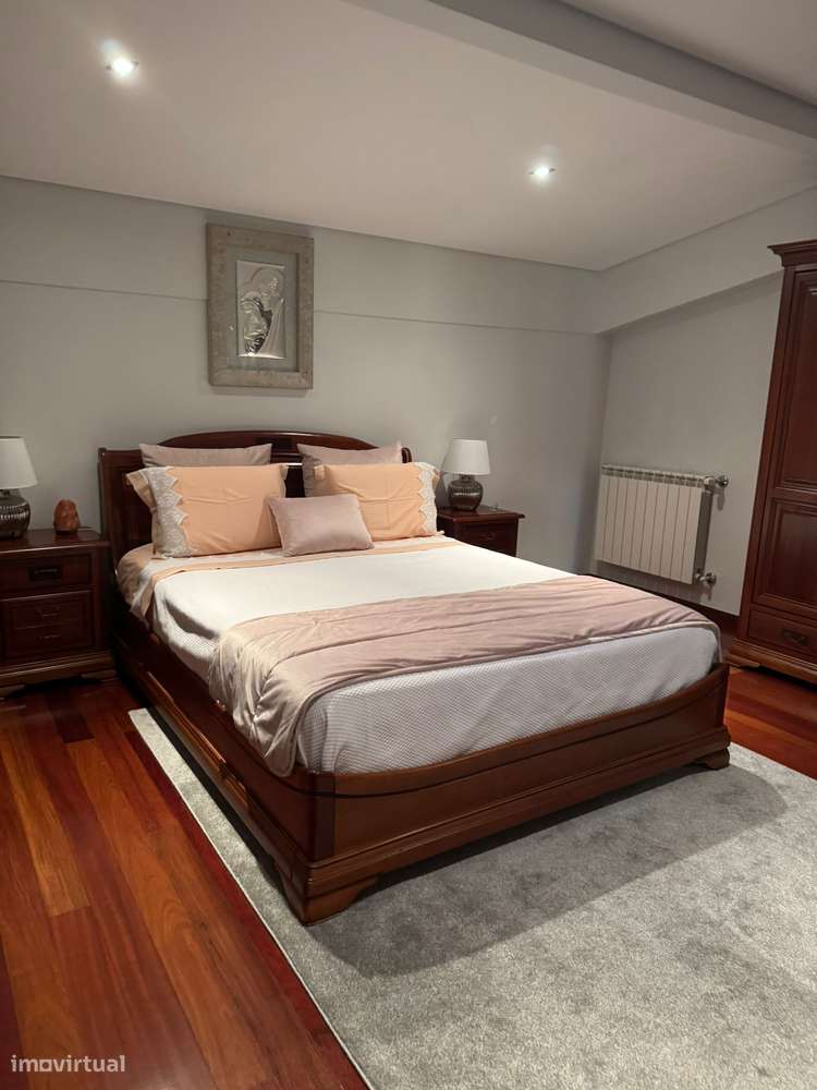 Moradia térrea T4 em pedra com 386m2 e terreno com 6.000m2, anexos.-47