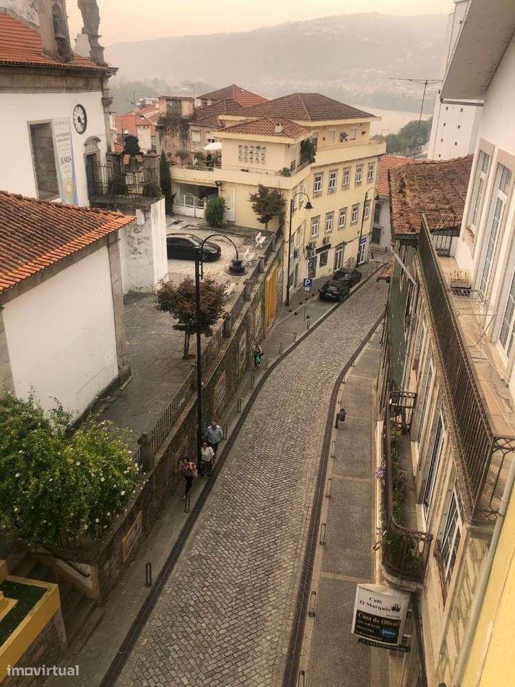 Excelente T3 centro da Régua com 2  terraços e box-27