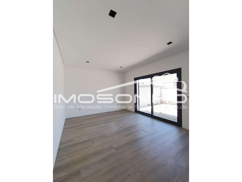 Moradia T3 Nova | Design Moderno | Eficiência A+ | Jardim, Garagem ...-10