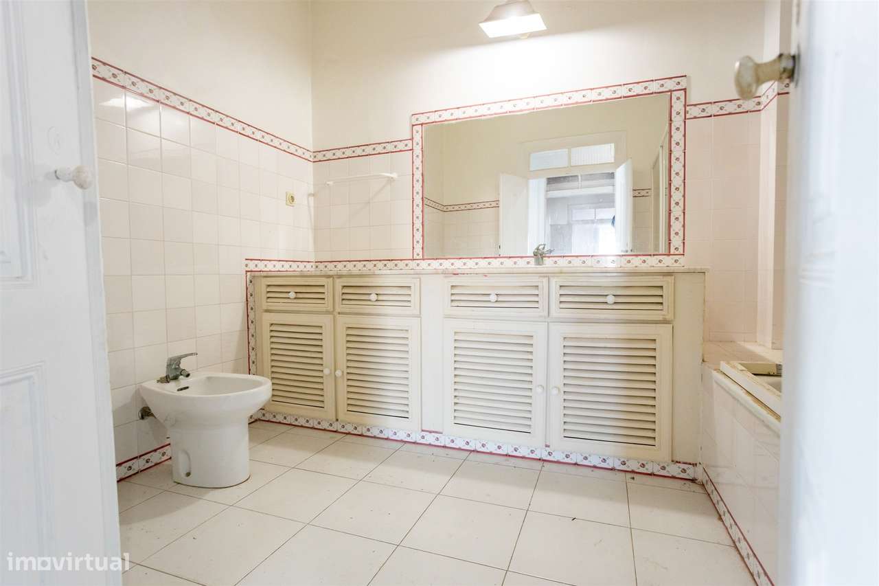 Moradia histórica T6 com piscina e anexo – centro de Salvaterra de Mag-24