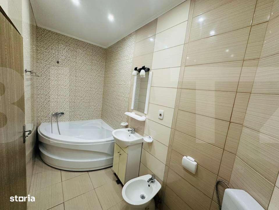 Apartament de vanzare, cu 3 camere, zona ultracentrala - Imagine principală: 5/9