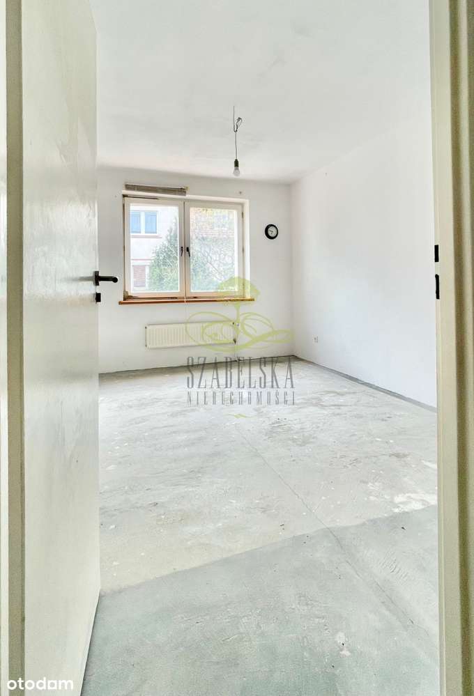 Podzielony na odrębne mieszkania, na działalność !-15