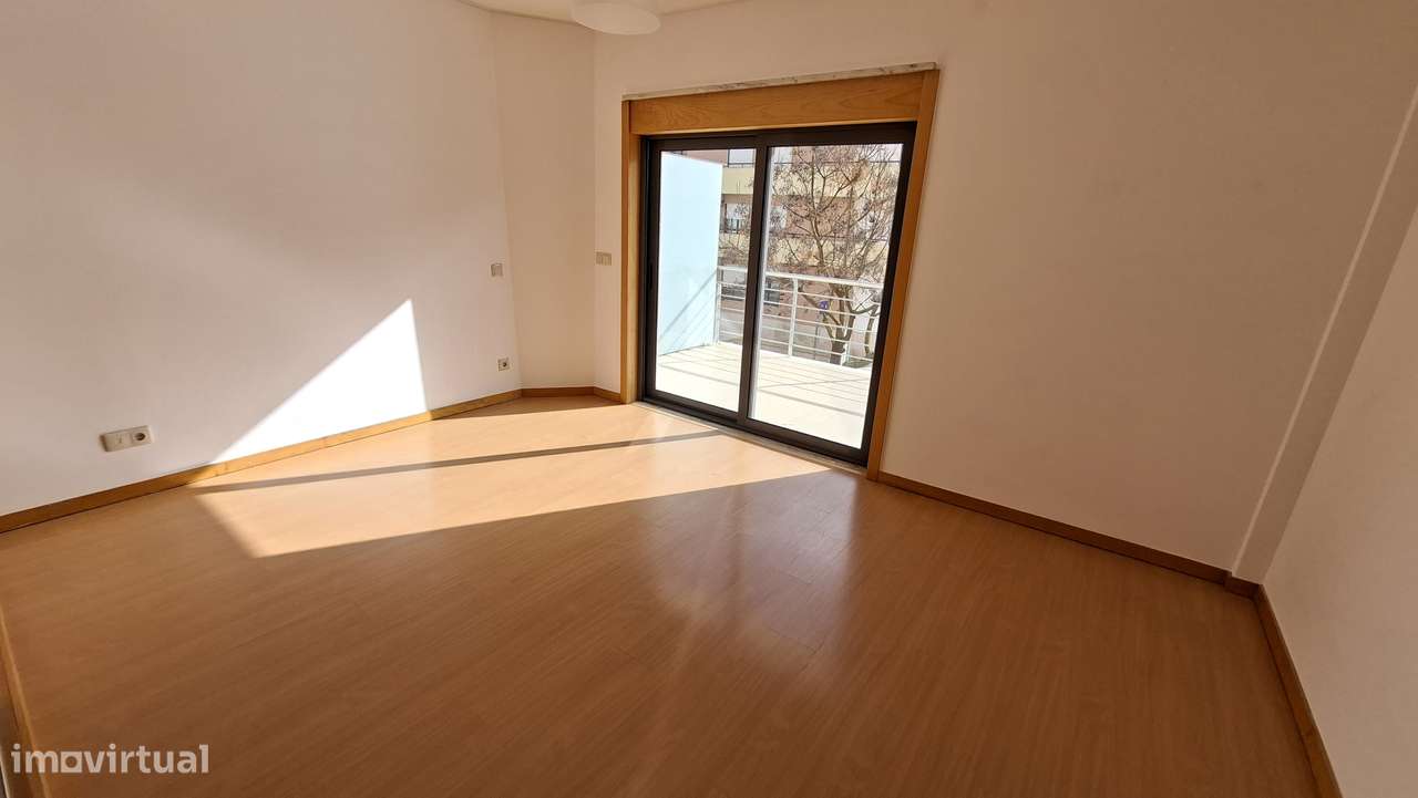 Apartamento T3 com 236m², Garagem, Lugar  estacionamento  Pinhal Novo-9