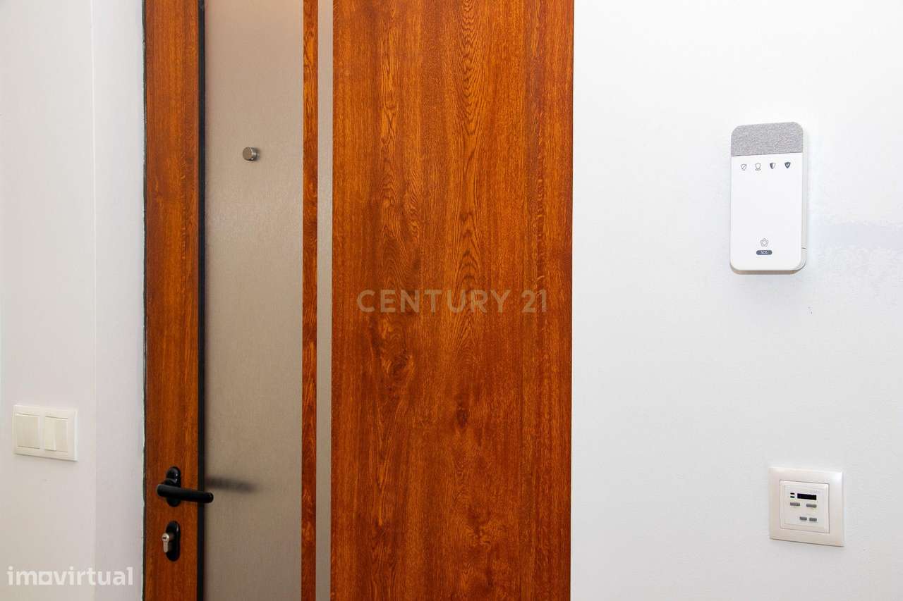 Viva o Luxo à Beira-Mar: Moradia Espetacular T5 com Piscina na Deslumb-22