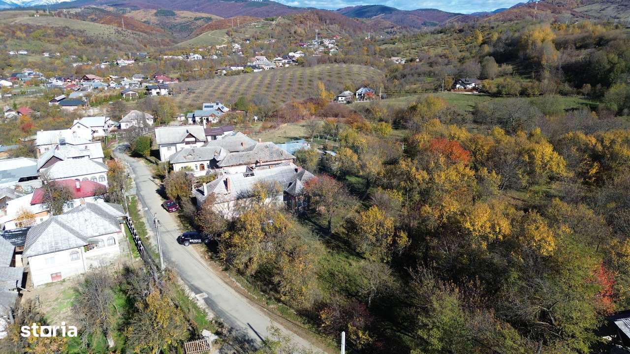 Teren si casa de vânzare la baza muntelui Iezer in Valea Mare Pravat-8