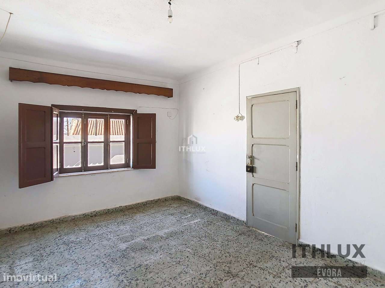 Moradia T2+1 Unifamiliar com generoso Quintal - Grande imagem: 5/24