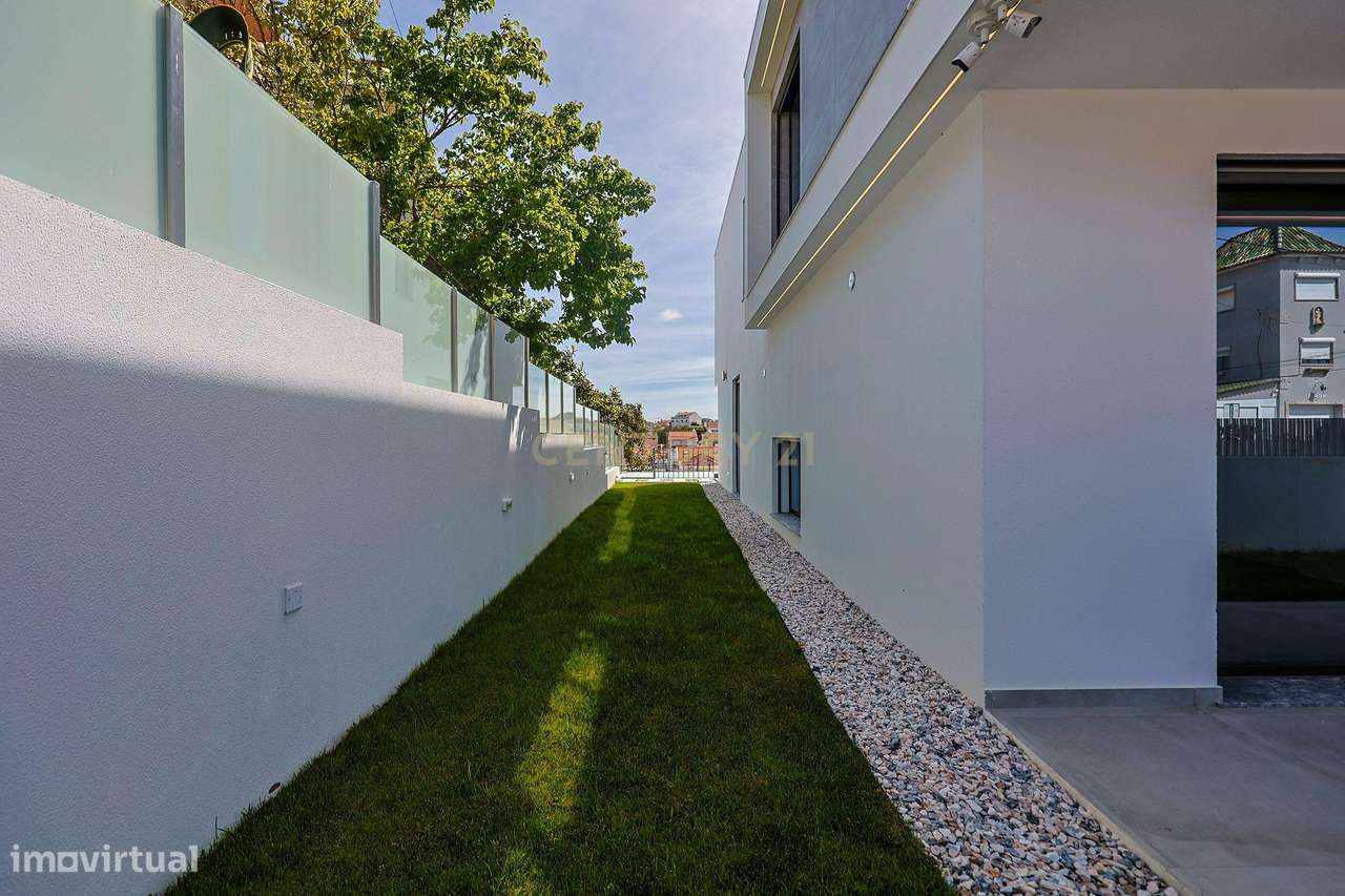 Moradia T5 com Piscina e Domótica - Nova Construção na Charneca da Cap-42