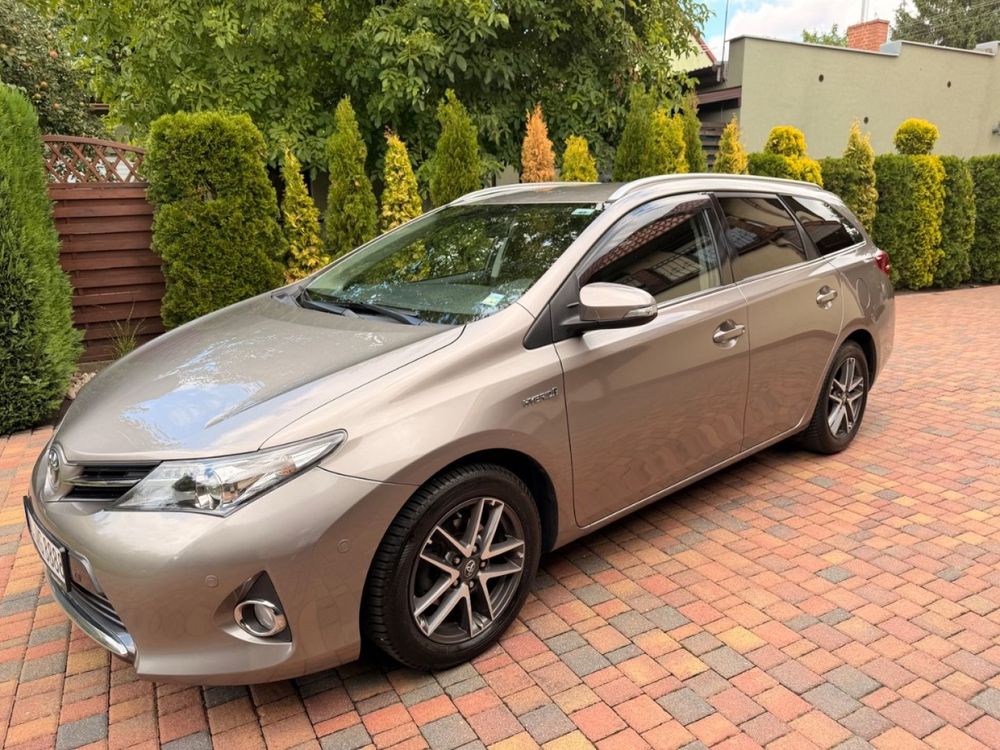Toyota Auris II (2012-) Hybrid 135 Premium 2014