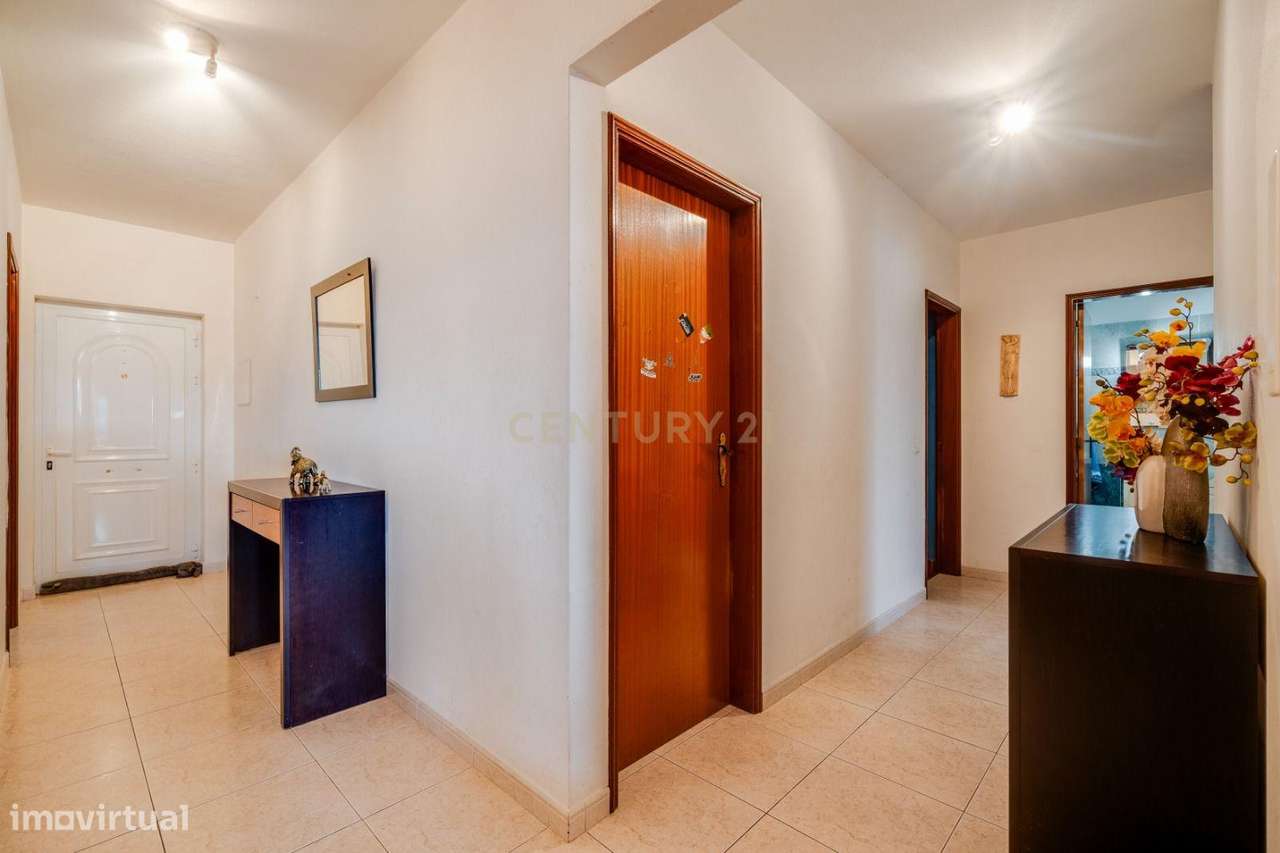 Silves | T3 com Varanda Panorâmica e Áreas Surpreendentes-14