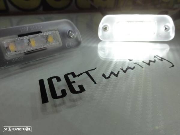 Suporte de lâmpada de matricula com led branco para Mercedes Classe R W251, ML W164, GL X164, Classe E W210 5p Carrinha - 18