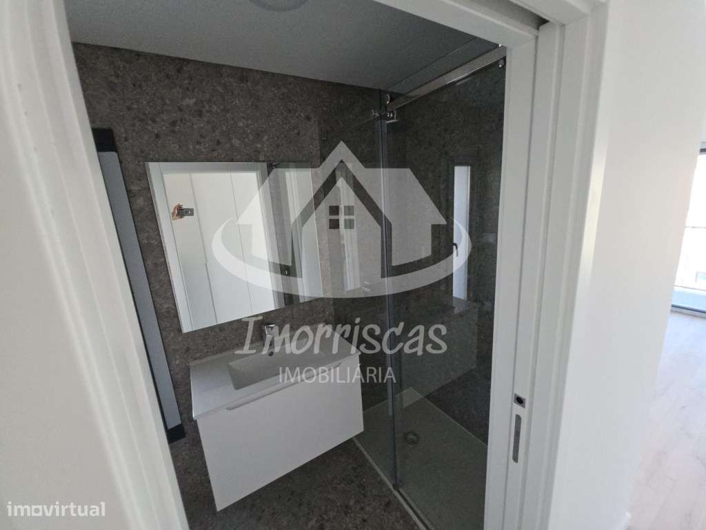 Moradia T3+1 na Portela de Azóia, em Santa Iria de Azóia-29