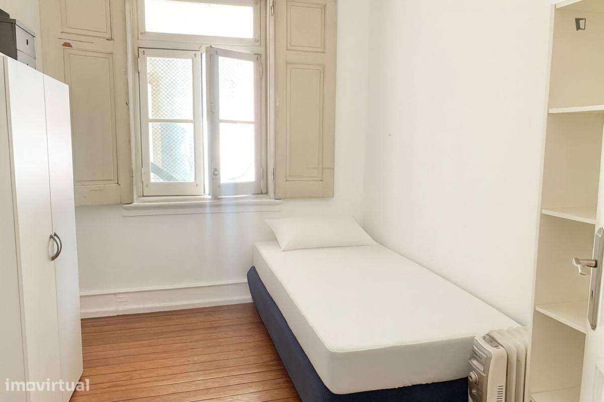 Quarto - localizado em Alameda Lisbon - Grande imagem: 3/10