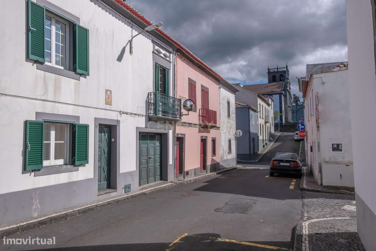Moradia T2 com Quintal no Centro da Ribeira Grande-1