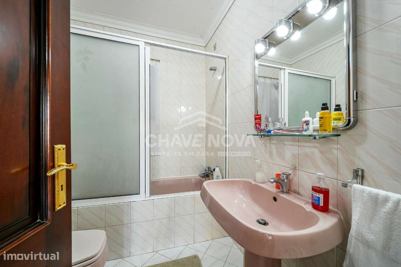 Moradia Isolada T4+1 em Miramar-9