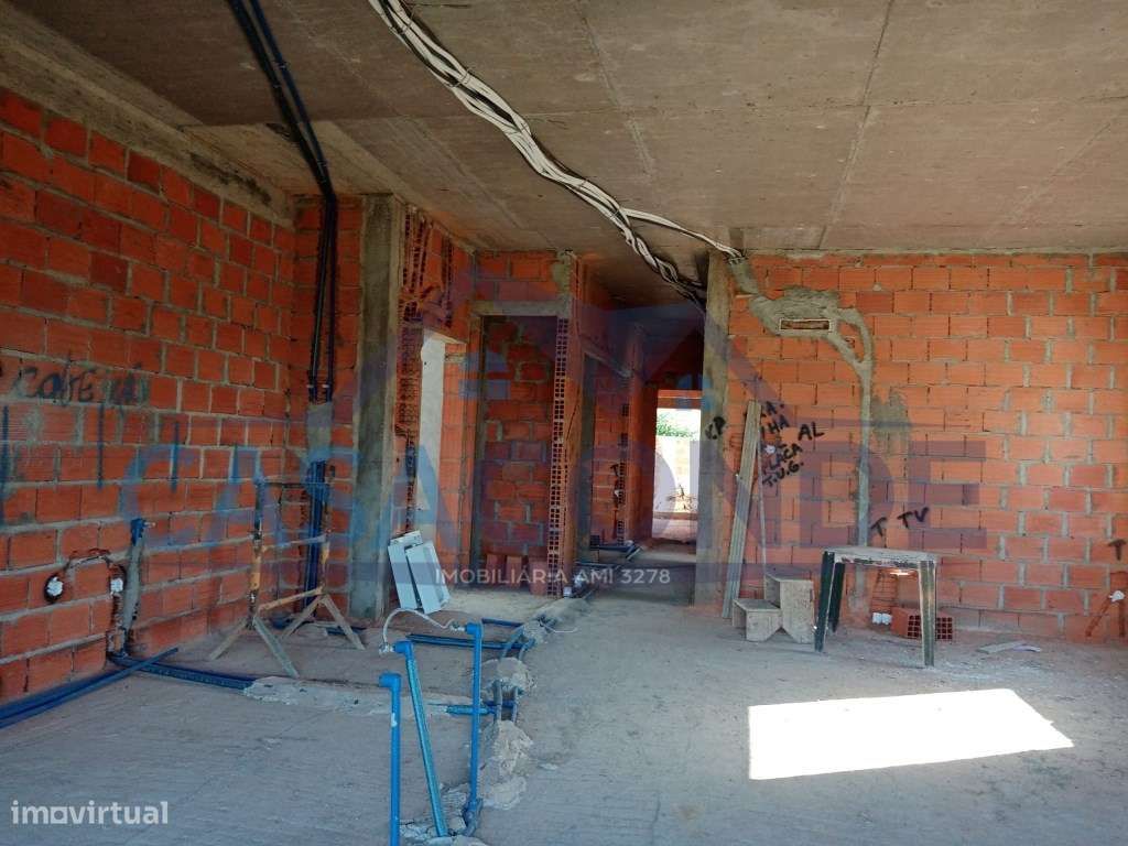 Moradia Isolada Térrea V3 C/Piscina e Garagem-1