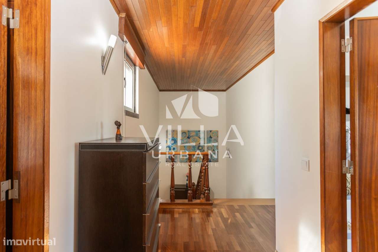 Moradia T3 com Excelentes Áreas, Garagem e Espaço Exterior em Alcabi-49