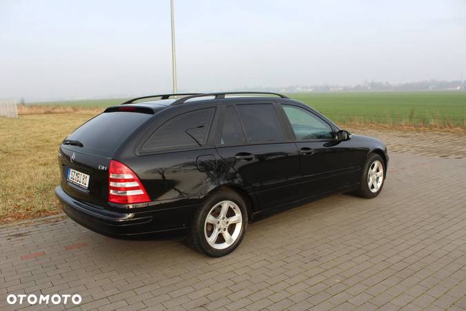 Mercedes-Benz Klasa C 220 T CDI Classic - 26