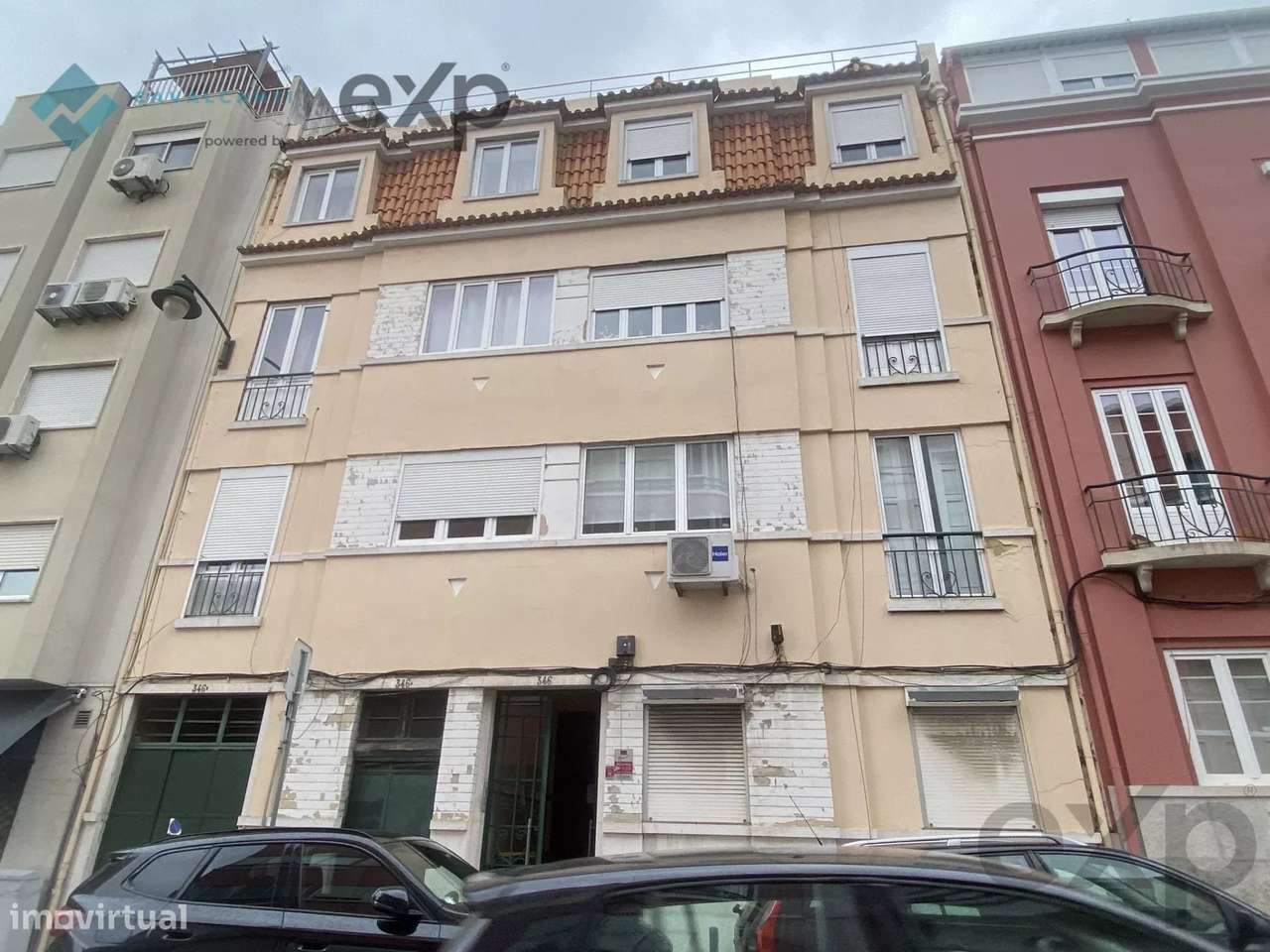 T3 com charme e logradouro Para Remodelar – Lisboa-51