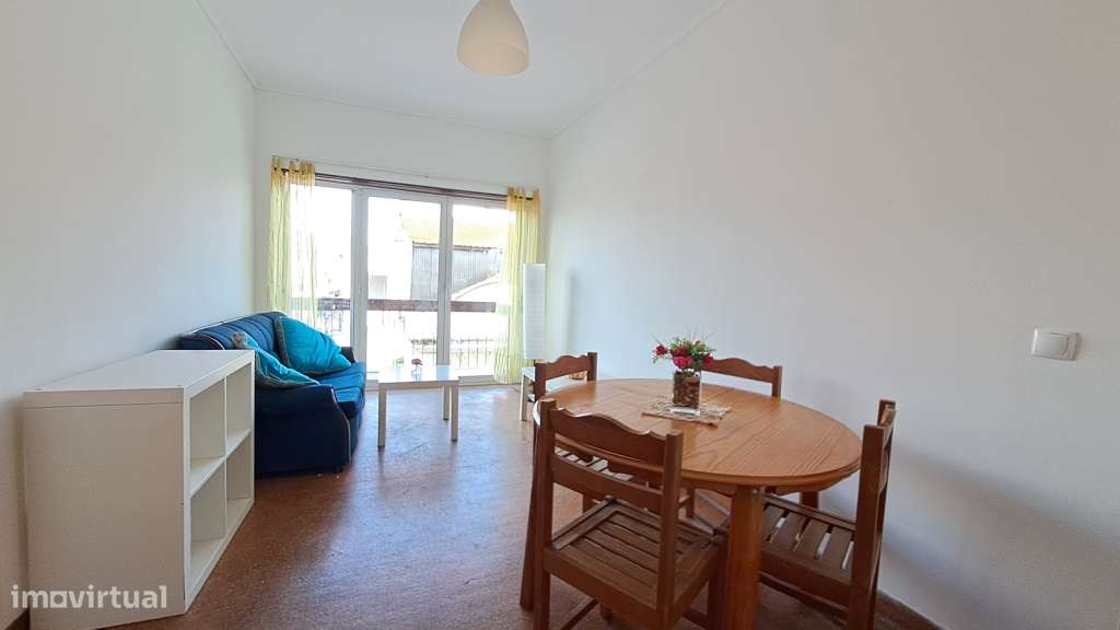 T1 mobilado e equipado. Varandas e vidros-duplos. Elevador. Cp Ourique - Grande imagem: 3/10