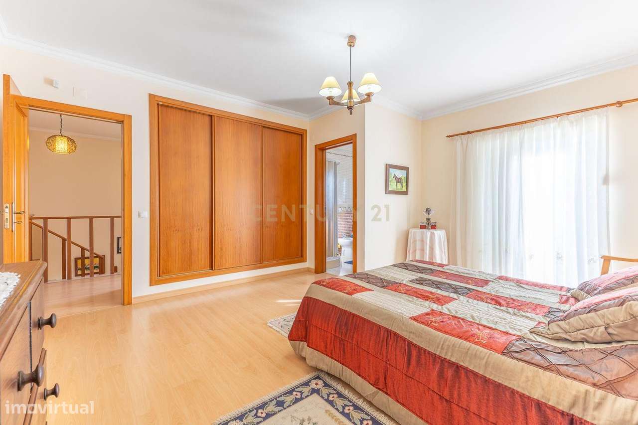 Moradia em Banda T4 | 3 Pisos | Aldeia de Paio Pires 490.000 € | 249 m-16