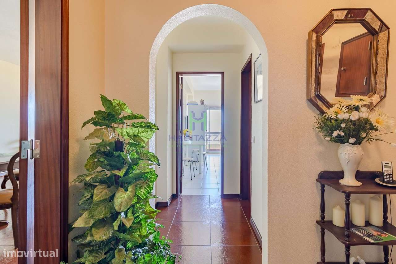 Apartamento T2, Último Andar, Vista Mar e Serra, em zona central de La-8