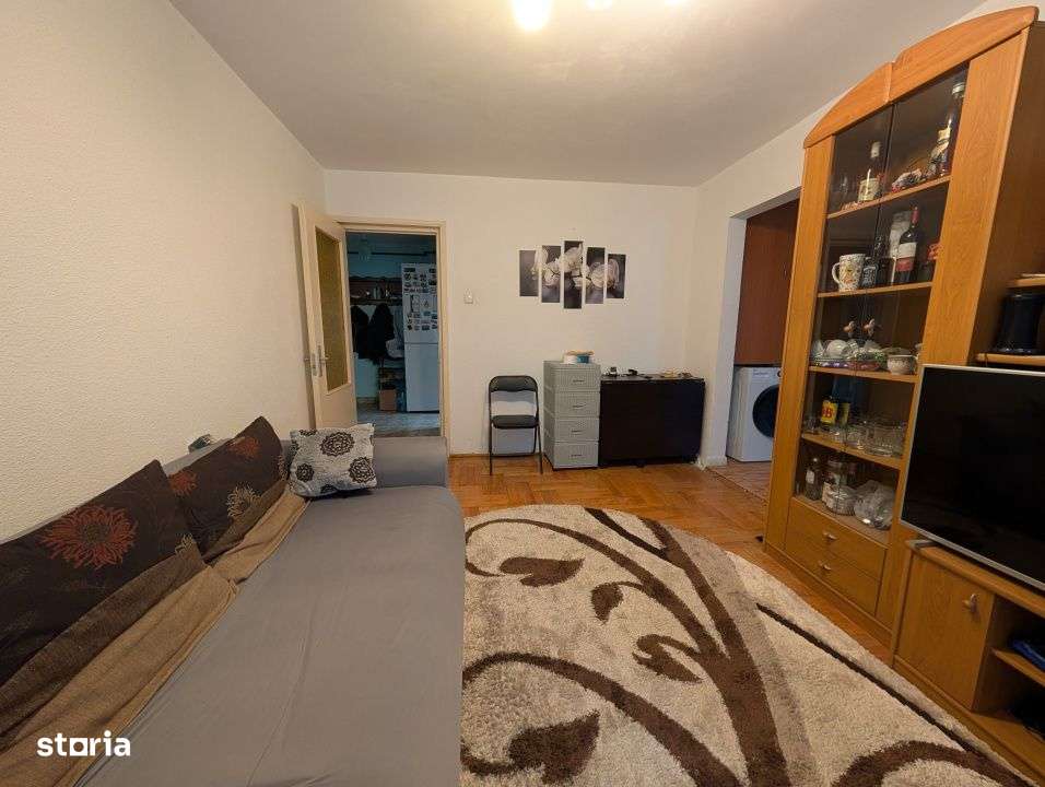 Miron Costin 3 camere semidecomandate - 58mp , etaj 3 - Imagine principală: 4/10