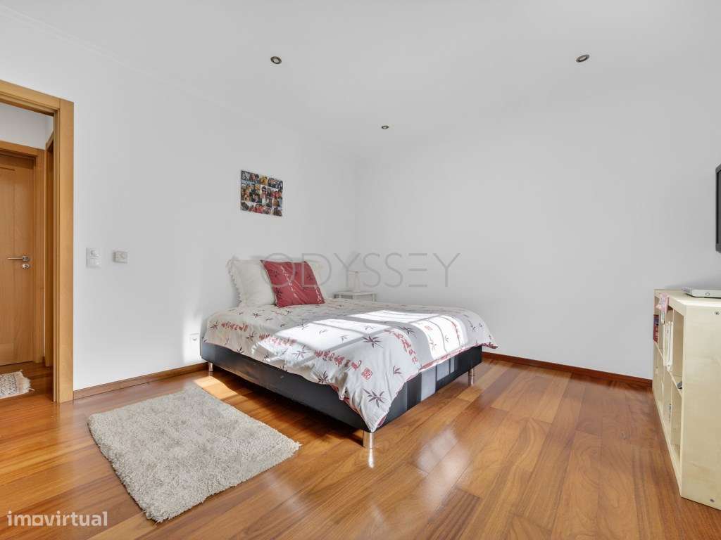 Villa T3 com piscina e vistas panorâmicas aninhada na aldeia histór...-34