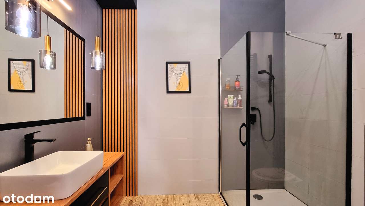 Przestronny_dom_6_pokojów_zadbany_ogród_fotowoltaika_kameralna_okolica-17