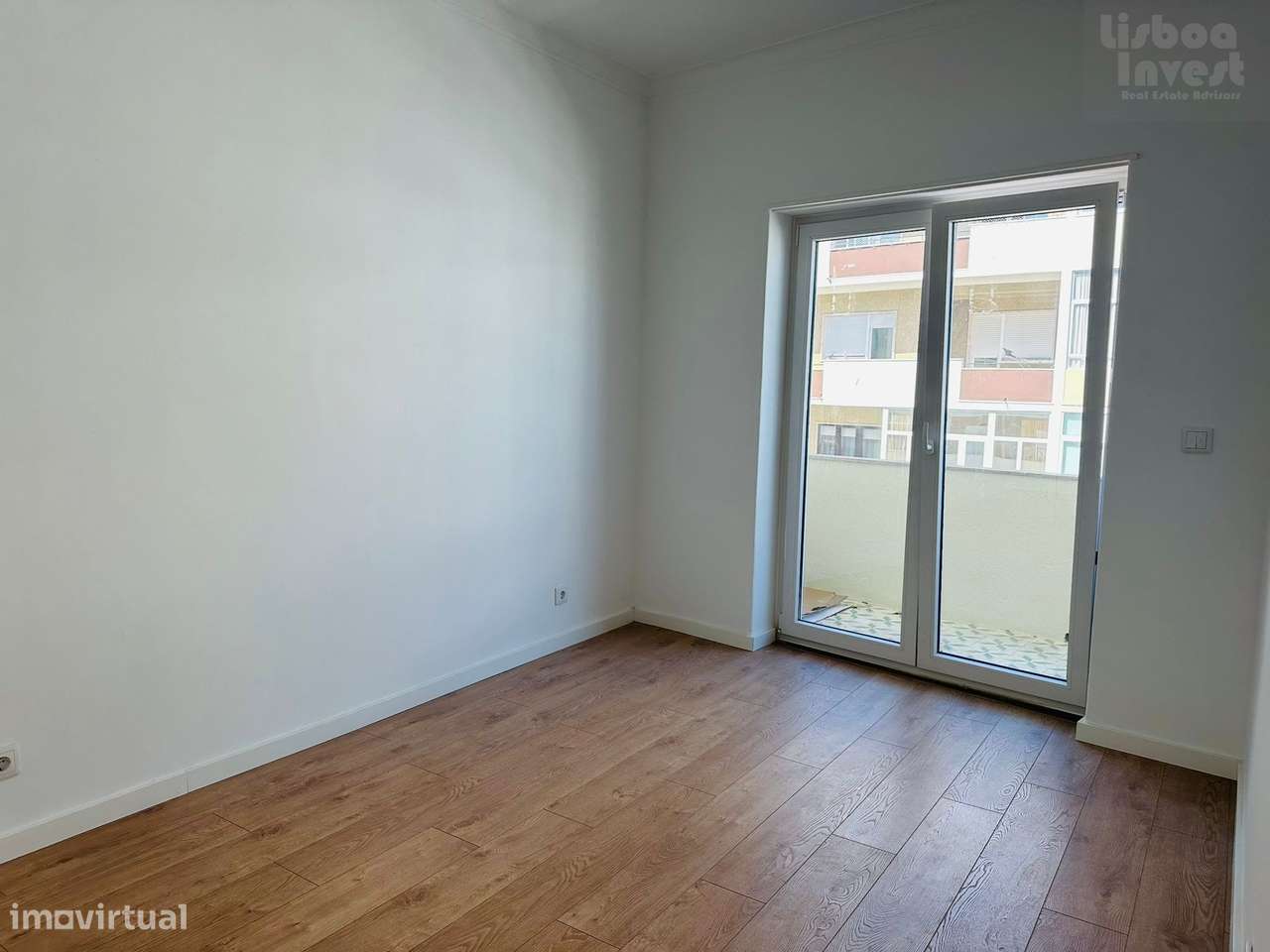 Vendo T2 Almada Totalmente Remodelado-9