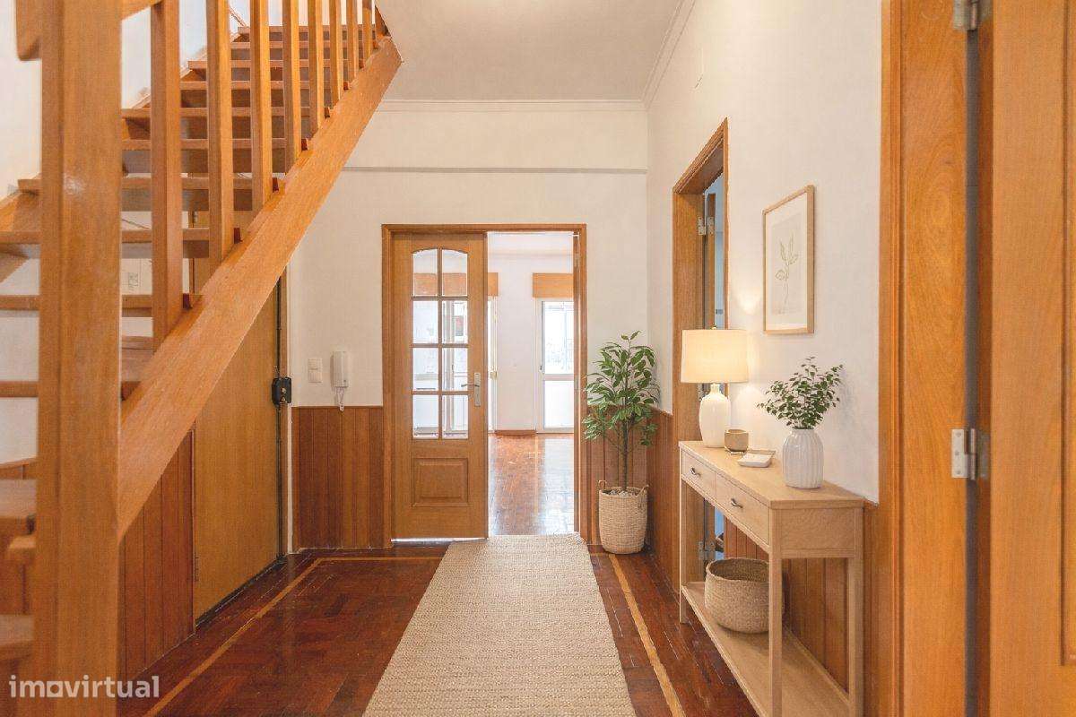 T2 Duplex com 101 m2 e 2 WC – Um apto. diferente na Amadora-32