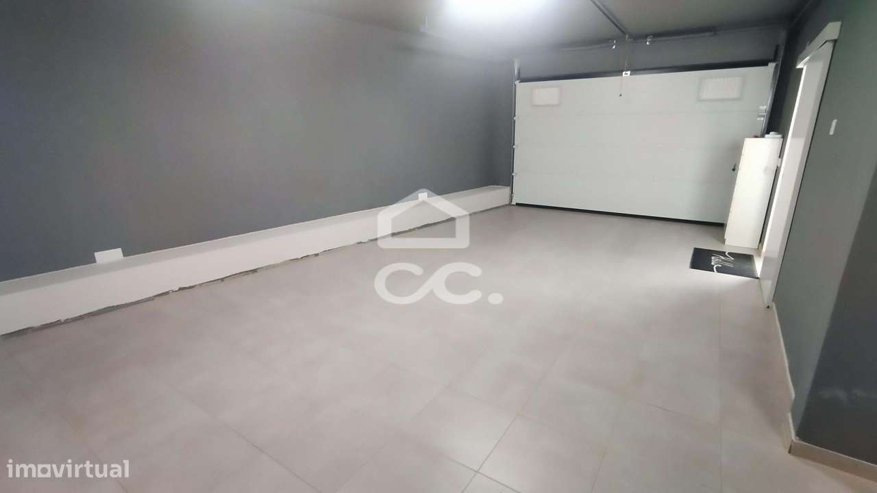 Moradia em banda perto do Mosteiro da cidade de Alcobaça.-23