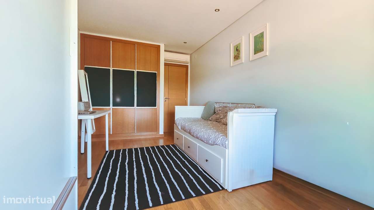 Apartamento T3 com varanda e garagem em Montijo-13