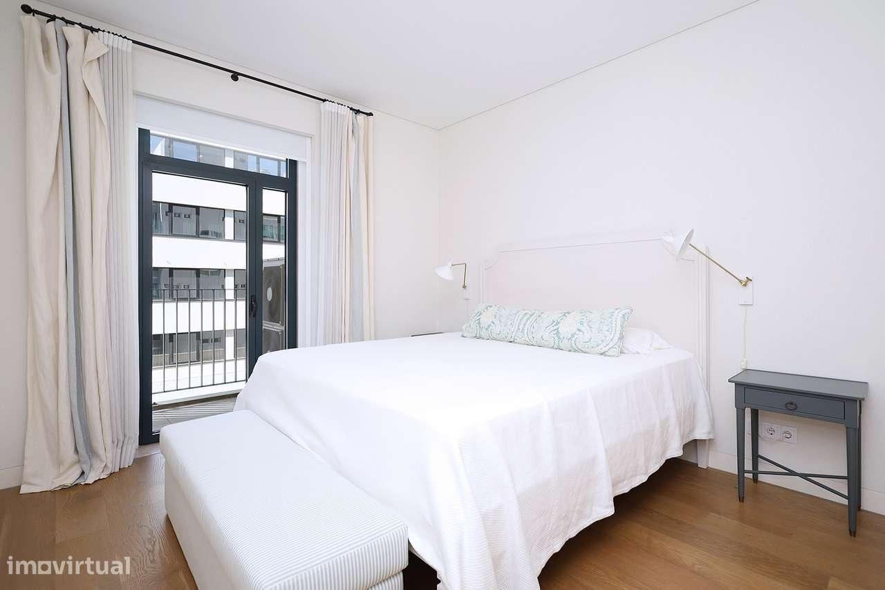 Apartamento T2 - Junto à Av. Liberdade - Totalmente Mobilado - Garagem-28