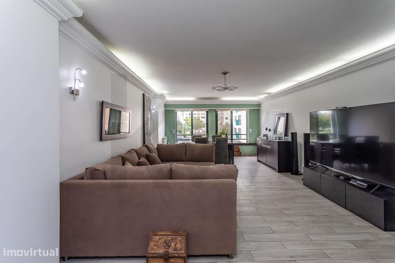 T3 com 2 Varandas, Parqueamento e Arrecadação – Massamá Norte - Grande imagem: 4/39