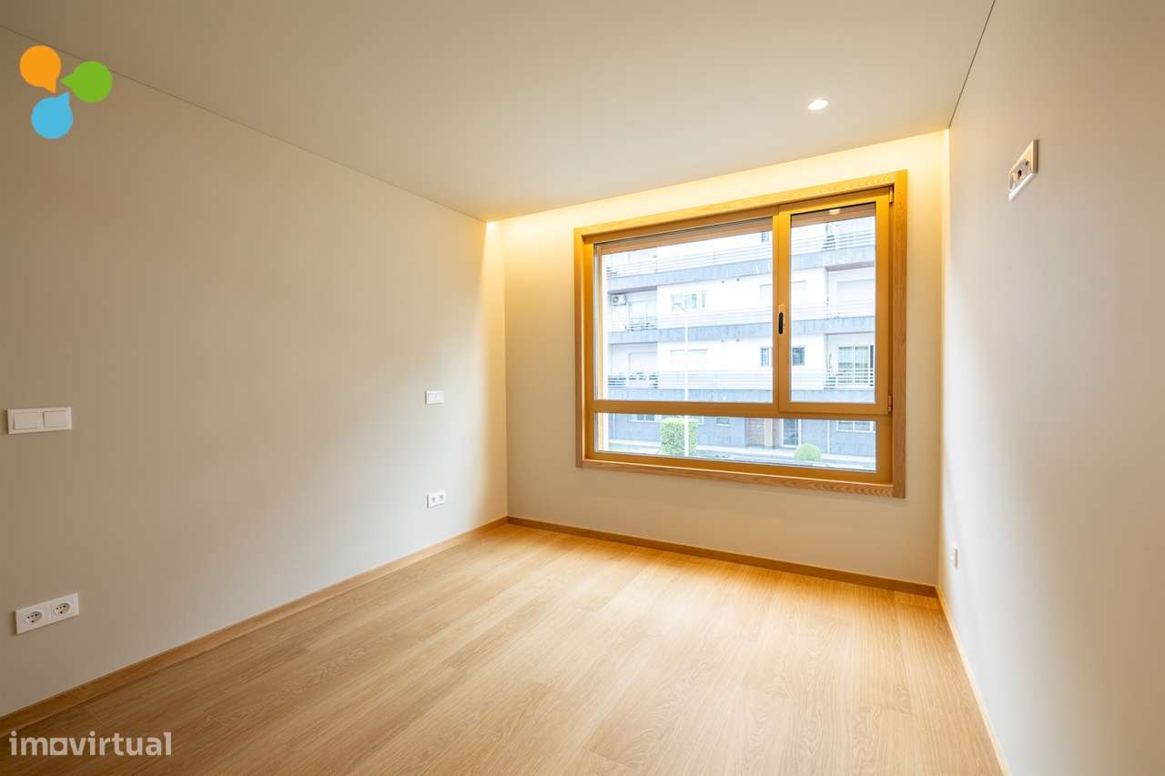 Apartamento T2 novo c/ terraço e 2 lugares de garagem-14