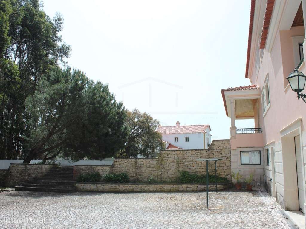 Luxuosa moradia T5 + 1 em Rio Maior-37