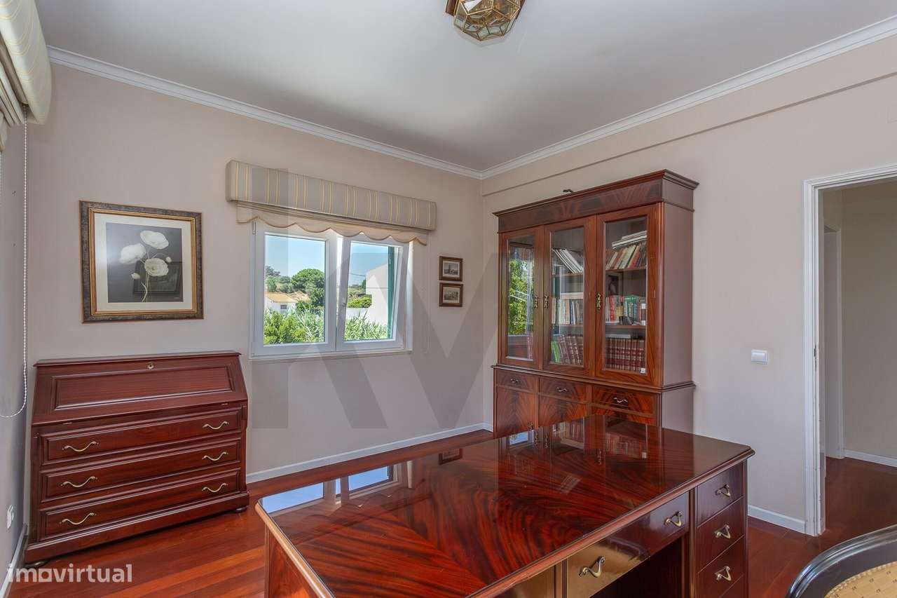 Moradia Isolada | 5 Quartos, Jardim, Garagem para 4 Carros-17