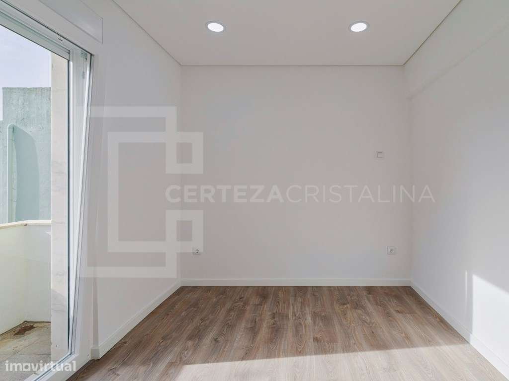 T3 Totalmente Renovado | 3.º Andar | Varanda | Rua S. Joaquim - Set...-16