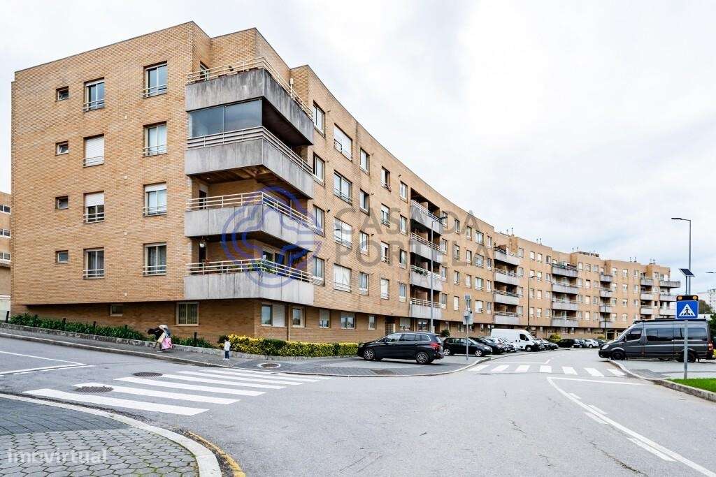 Apartamento T2+1 com elevador e garagem próximo ao Arrábida Shopping - - Grande imagem: 1/34